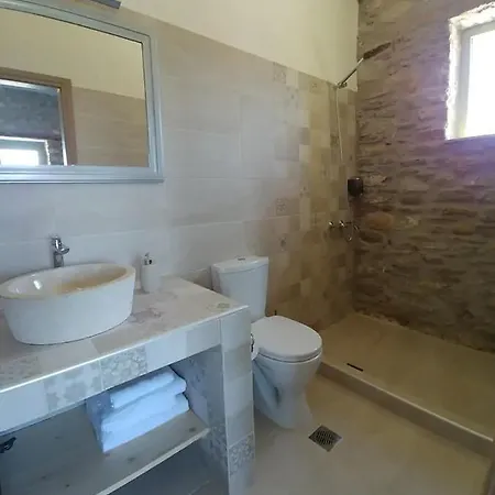 Rokanes Glass Stone With Pool فيلة Kouvelles