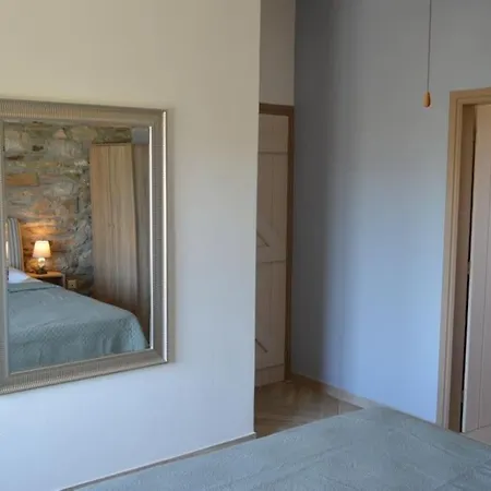 Rokanes Glass Stone With Pool *