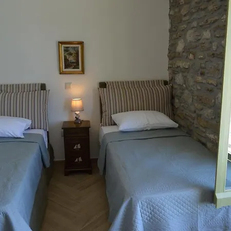 Βίλα Rokanes Glass Stone With Pool