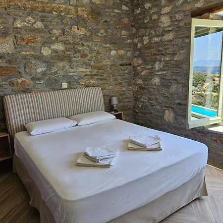 Rokanes Glass Stone With Pool Kouvelles