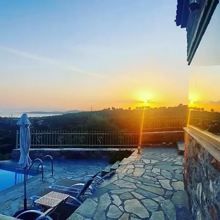 Rokanes Glass Stone With Pool *