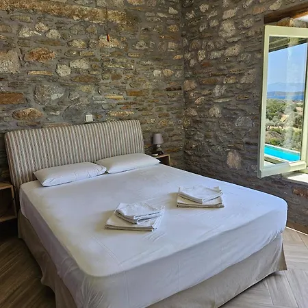 Rokanes Glass Stone With Pool