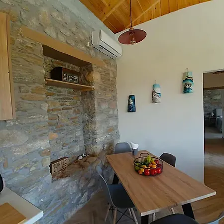 Rokanes Glass Stone With Pool
