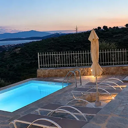 Rokanes Glass Stone With Pool Kouvelles