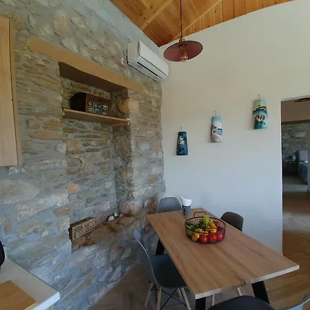 Rokanes Glass Stone With Pool Kouvelles